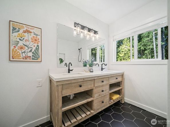 1380 NW Pioneer Hill Road, Poulsbo WA 98370