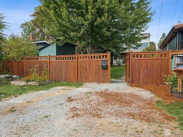 5136 S Frontenac Street, Seattle WA 98118