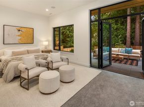 2435 109th Avenue SE, Bellevue WA 98004