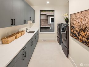 2435 109th Avenue SE, Bellevue WA 98004