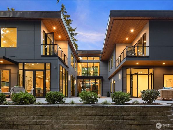 2435 109th Avenue SE, Bellevue WA 98004