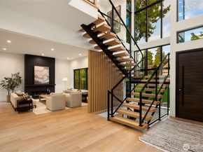 2435 109th Avenue SE, Bellevue WA 98004