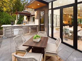 2435 109th Avenue SE, Bellevue WA 98004