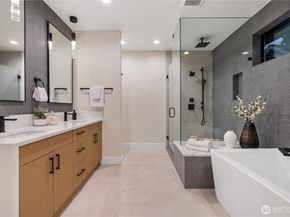 2435 109th Avenue SE, Bellevue WA 98004