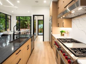 2435 109th Avenue SE, Bellevue WA 98004