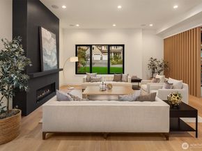 2435 109th Avenue SE, Bellevue WA 98004