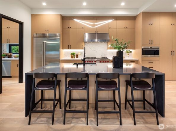 2435 109th Avenue SE, Bellevue WA 98004