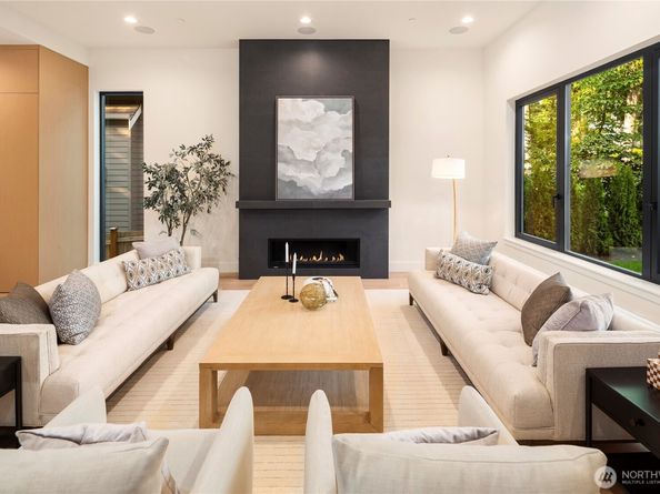 2435 109th Avenue SE, Bellevue WA 98004