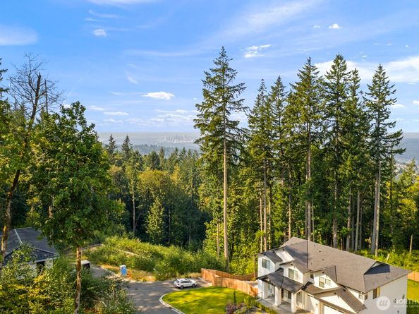 6237 179th Place SE, Bellevue WA 98006