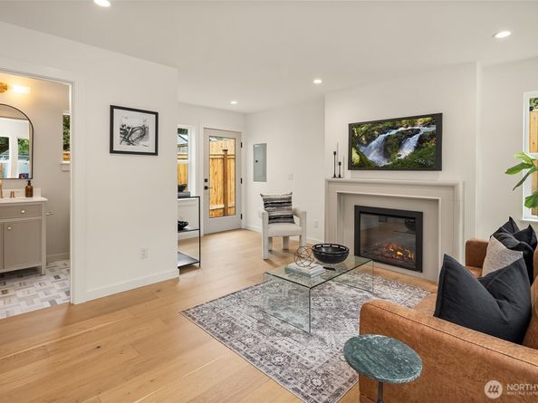 8710 30th Avenue NE, Seattle WA 98115