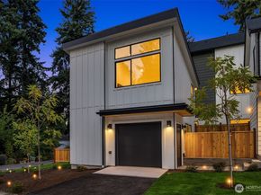 8710 30th Avenue NE, Seattle WA 98115