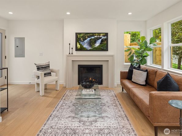 8710 30th Avenue NE, Seattle WA 98115