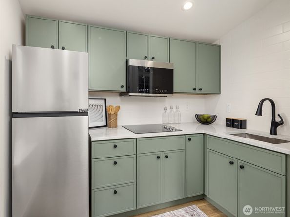 8710 30th Avenue NE, Seattle WA 98115