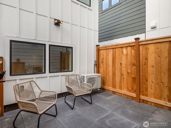 8710 30th Avenue NE, Seattle WA 98115