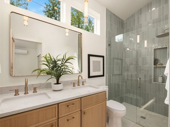 8710 30th Avenue NE, Seattle WA 98115