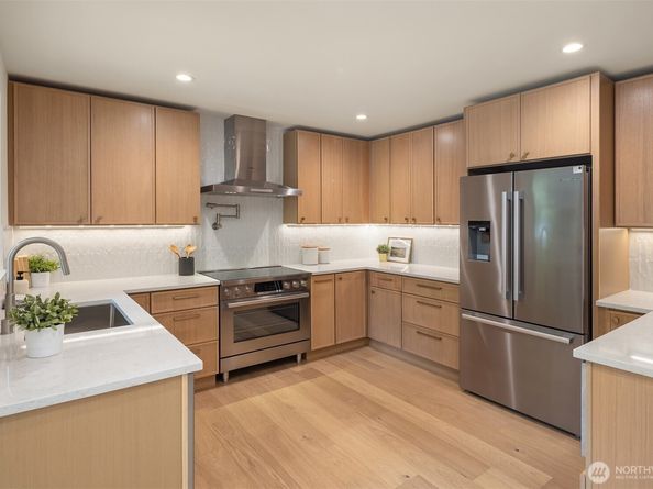 8710 30th Avenue NE, Seattle WA 98115