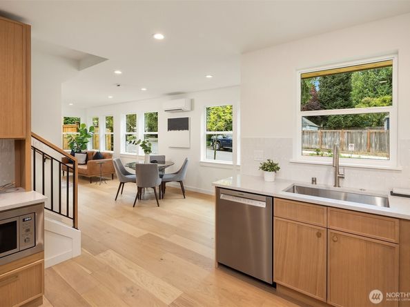 8710 30th Avenue NE, Seattle WA 98115