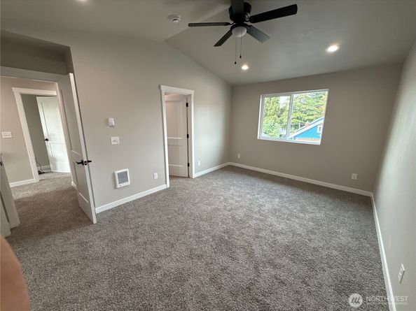 1914 4th Street, Bremerton WA 98337