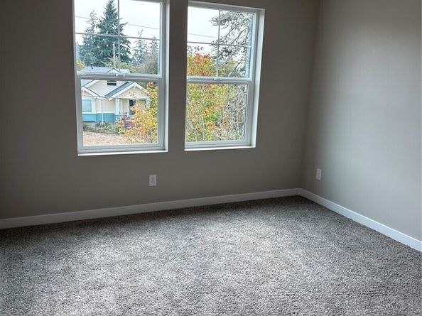 1914 4th Street, Bremerton WA 98337