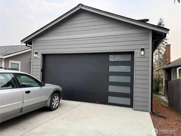 1914 4th Street, Bremerton WA 98337