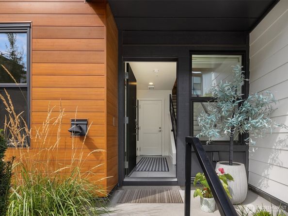 9632 NE 183rd Street B, Bothell WA 98011