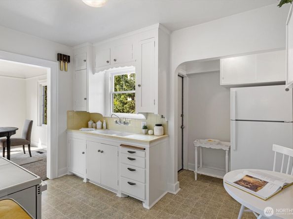 2408 E Roanoke Street, Seattle WA 98112
