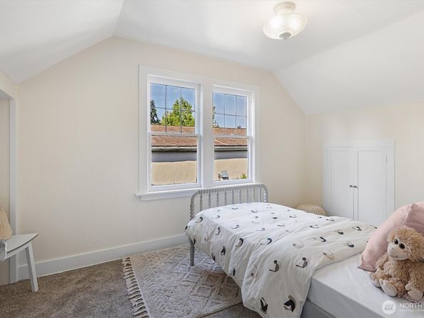 2408 E Roanoke Street, Seattle WA 98112