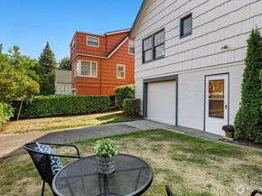2408 E Roanoke Street, Seattle WA 98112