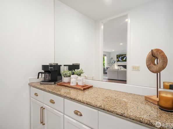 1111 272 Place SE, Sammamish WA 98075