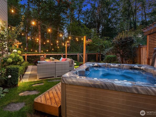 1111 272 Place SE, Sammamish WA 98075