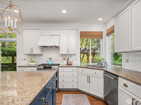 1111 272 Place SE, Sammamish WA 98075