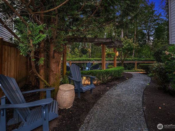 1111 272 Place SE, Sammamish WA 98075