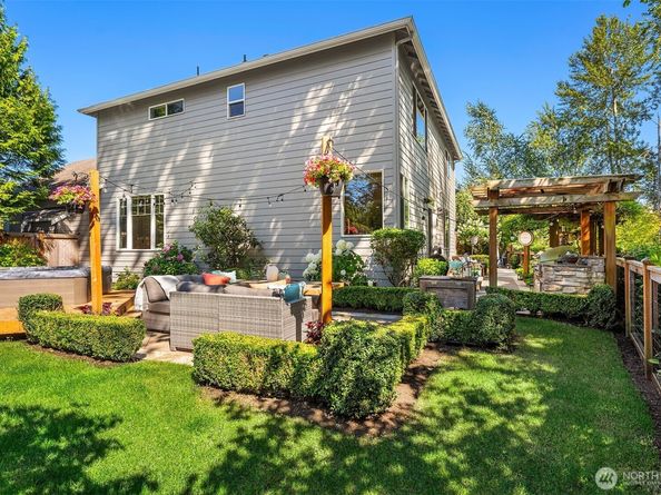 1111 272 Place SE, Sammamish WA 98075