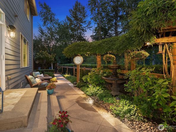 1111 272 Place SE, Sammamish WA 98075