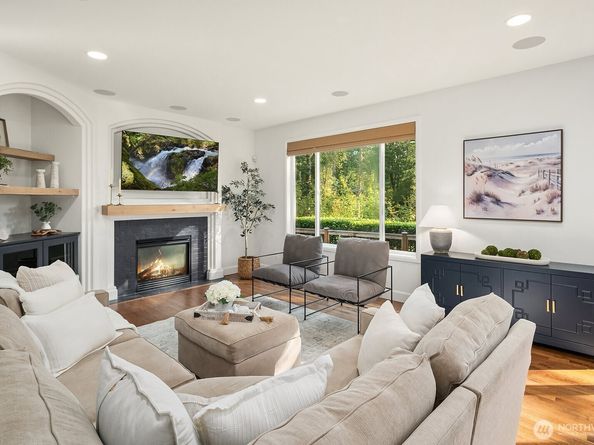 1111 272 Place SE, Sammamish WA 98075