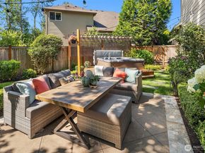 1111 272 Place SE, Sammamish WA 98075