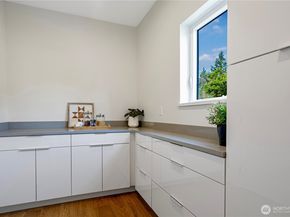14203 SE 37th Street, Bellevue WA 98006