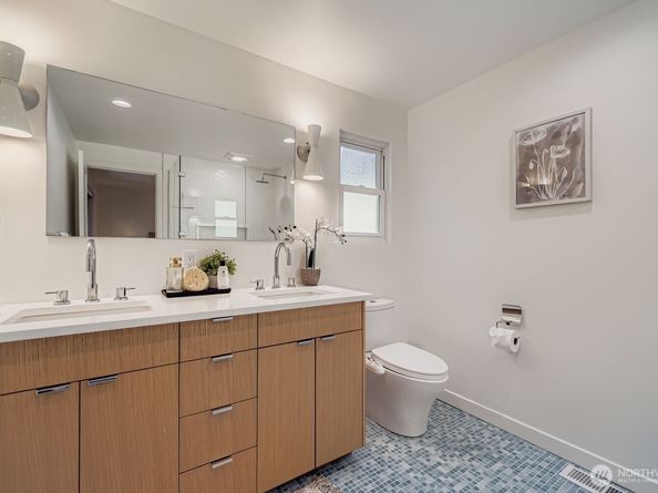 18319 83rd Place NE, Kenmore WA 98028