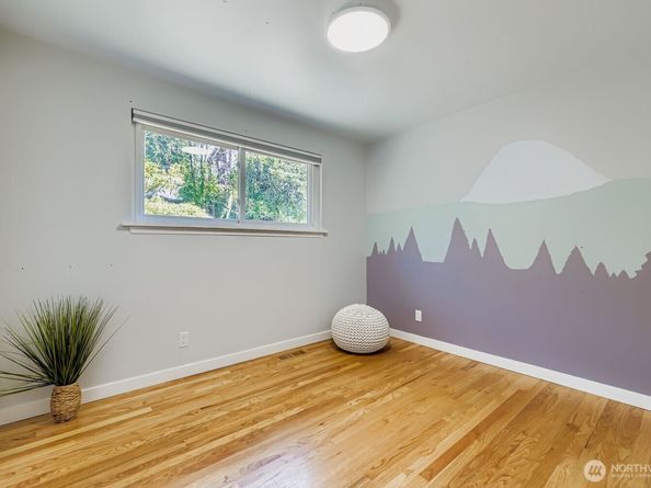 18319 83rd Place NE, Kenmore WA 98028