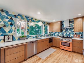 18319 83rd Place NE, Kenmore WA 98028
