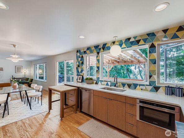 18319 83rd Place NE, Kenmore WA 98028