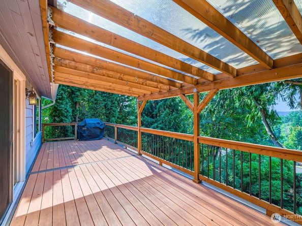 18319 83rd Place NE, Kenmore WA 98028