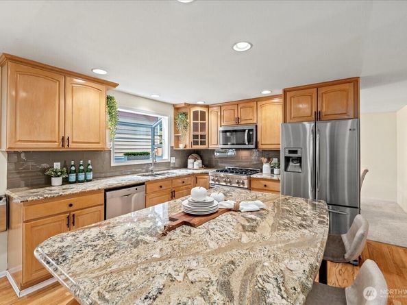 12817 NE 144th Way, Kirkland WA 98034