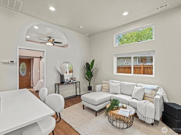 12817 NE 144th Way, Kirkland WA 98034