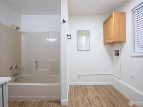 5502 NE 10th Street, Renton WA 98059
