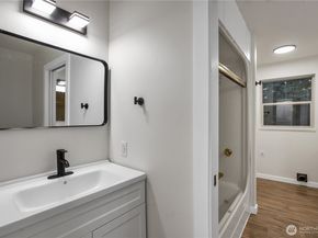 5502 NE 10th Street, Renton WA 98059