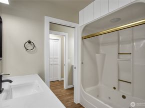 5502 NE 10th Street, Renton WA 98059