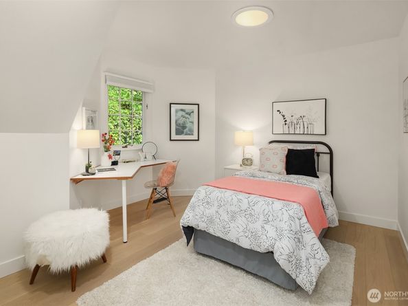 5222 W Mercer Way, Mercer Island WA 98040