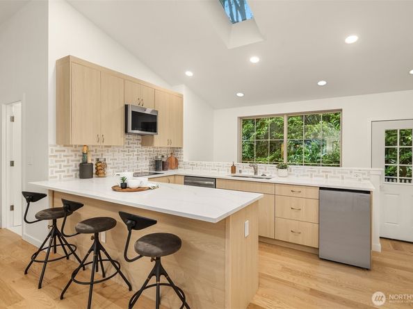 5222 W Mercer Way, Mercer Island WA 98040