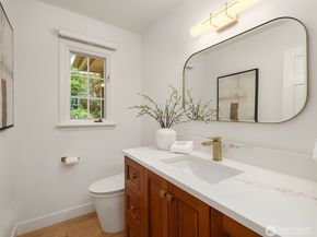 5222 W Mercer Way, Mercer Island WA 98040
